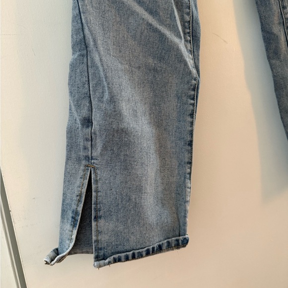 Women's High Rise Jeans - Picture 4 of 4